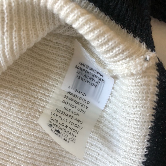 Vince Camuto Color Block Sweatet - Picture 5 of 6